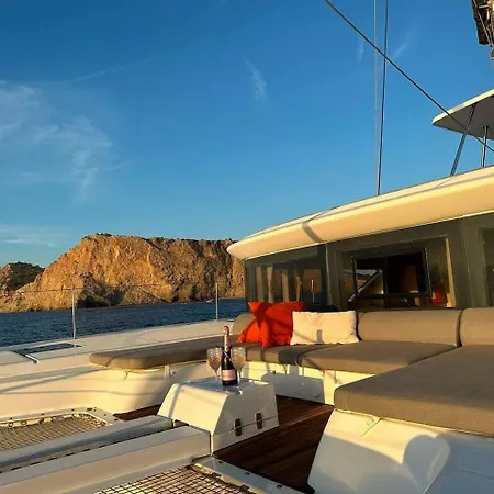 Úszó hotel Patagonia Valencia