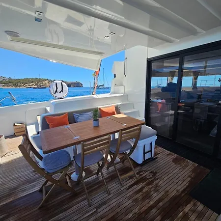 Patagonia Úszó hotel *