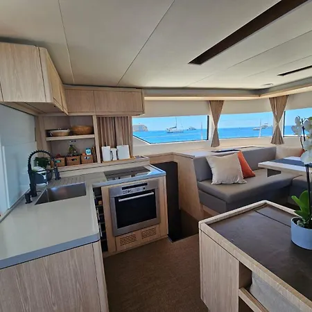 Patagonia Úszó hotel Valencia